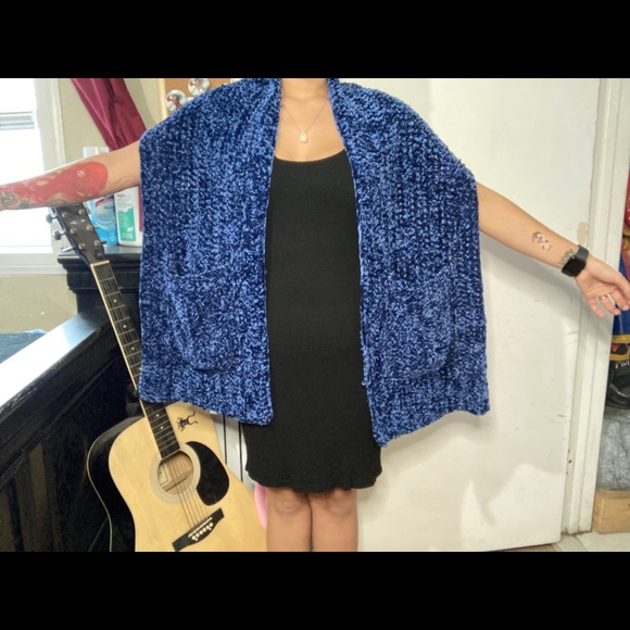 Blue velvet yarn scarf - Picture 6 of 9